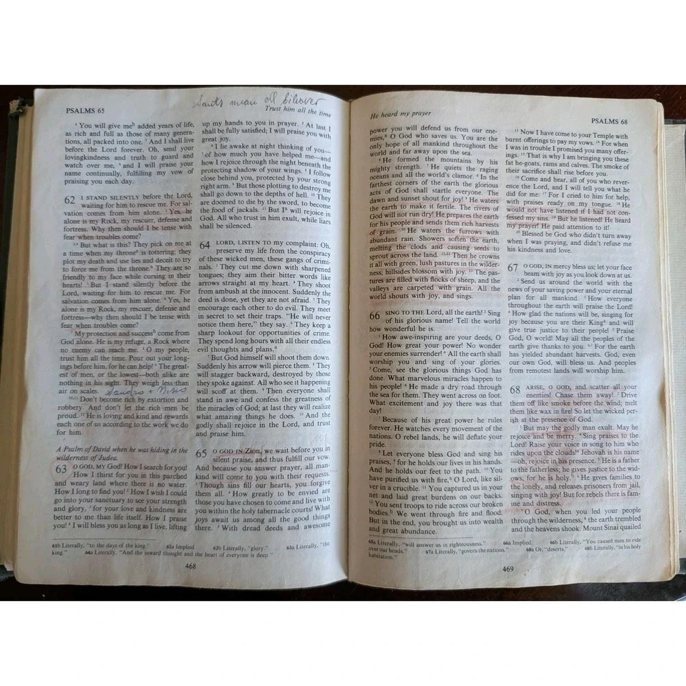 Vintage The Living Bible Paraphrased Red Letter Edition 1976 Tyndale Hardcover